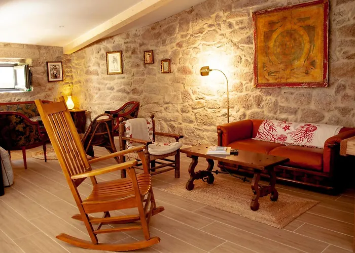 Casa D'mina Kır Evi